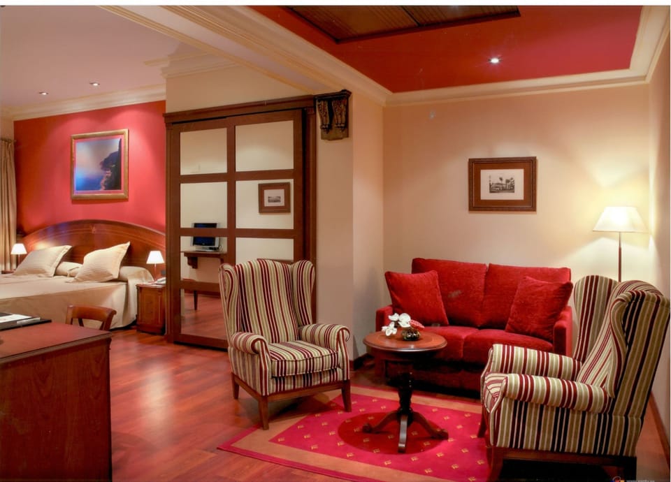 Deluxe Double or Twin Room, River View | In-room safe, desk, free WiFi, bed sheets