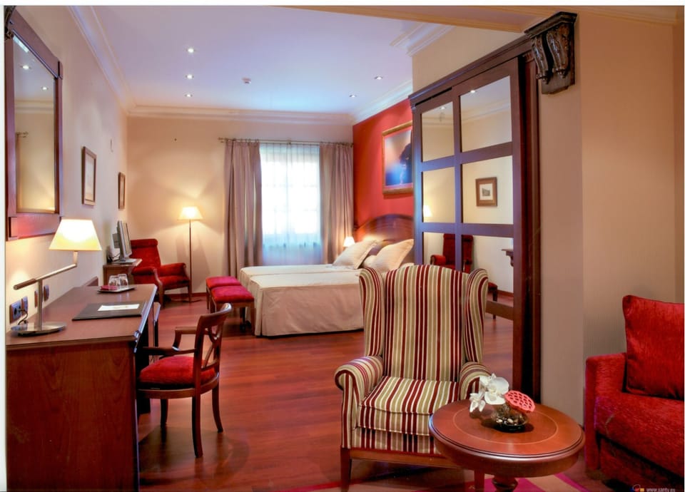 Deluxe Double or Twin Room, River View | In-room safe, desk, free WiFi, bed sheets