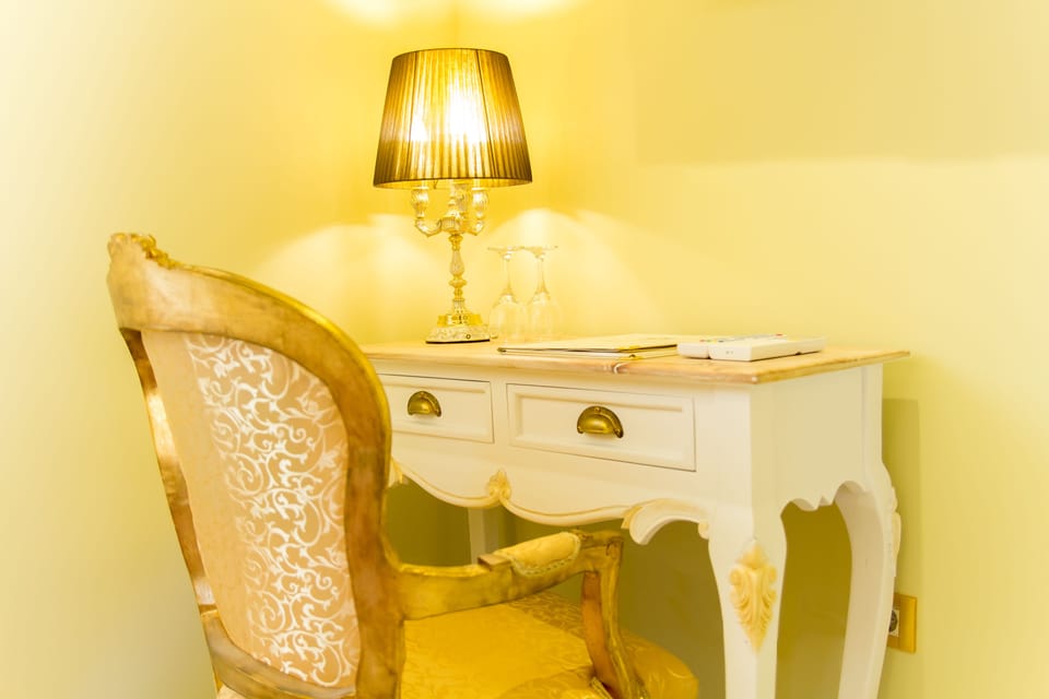 Premium bedding, down comforters, minibar, in-room safe