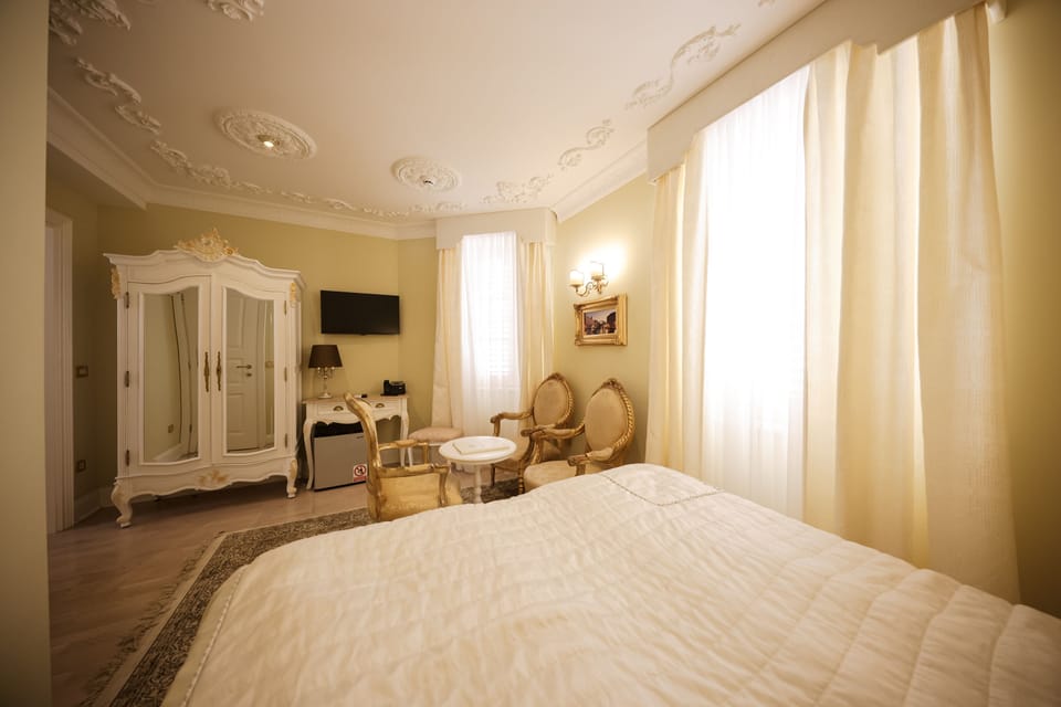 Deluxe Double or Twin Room | Premium bedding, down comforters, minibar, in-room safe