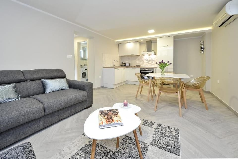 Standard Apartment, 1 Queen Bed with Sofa bed (Semi - Basement ) | Living area | Flat-screen TV