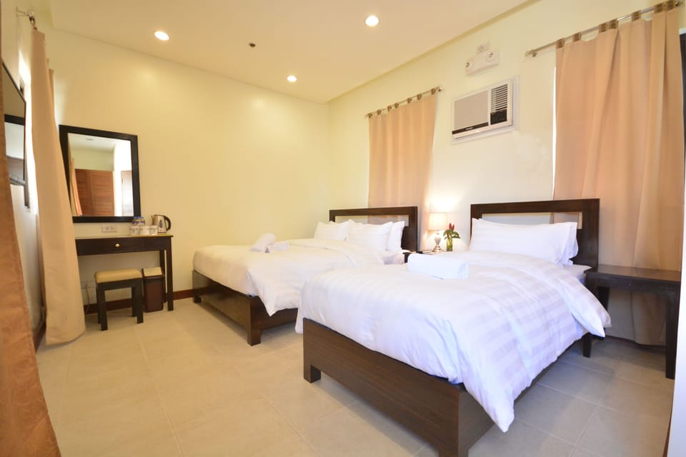 Superior Room | Desk, WiFi (free), bed sheets
