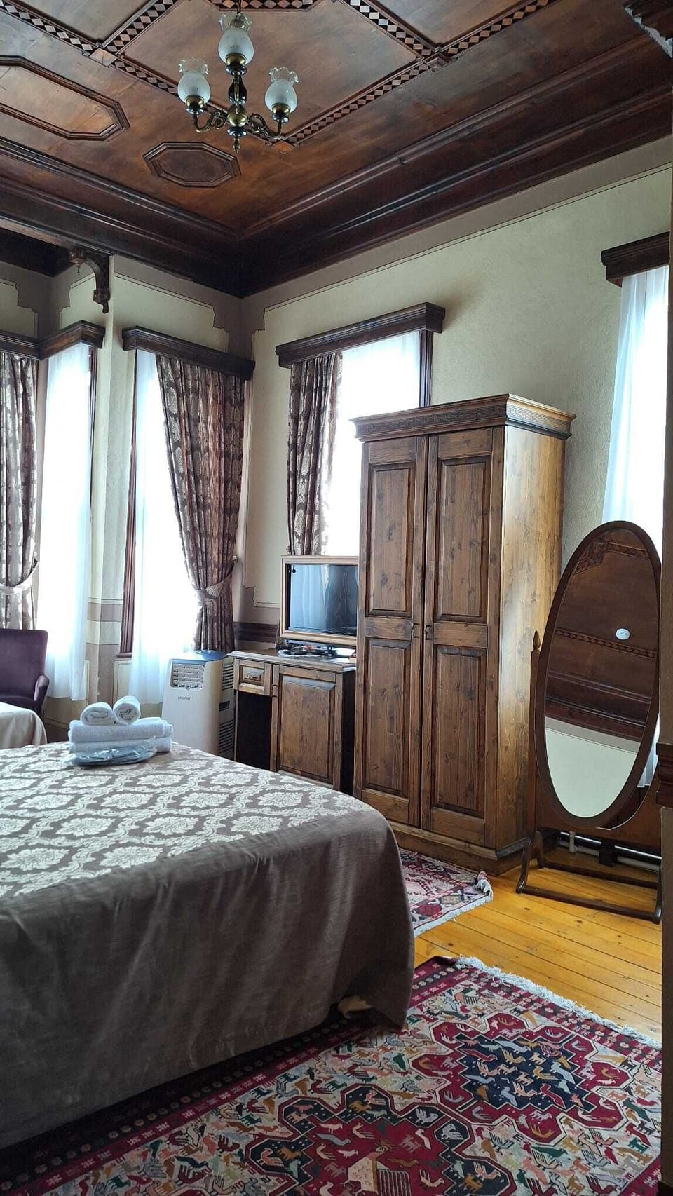 Free minibar items, in-room safe, desk, free WiFi