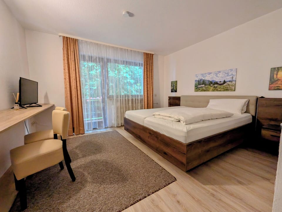 Double Room, 1 Queen Bed | Blackout drapes, cribs/infant beds, free WiFi, bed sheets