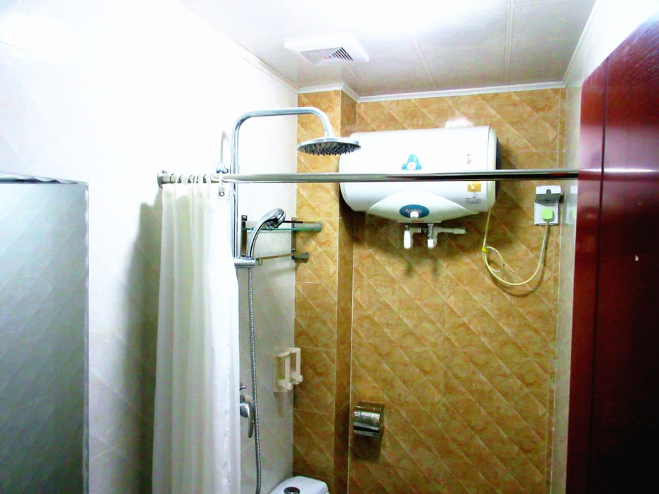 Hair dryer, towels
