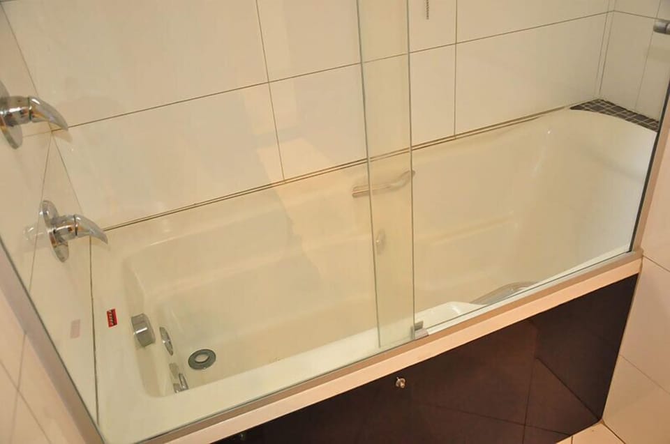 Jetted tub