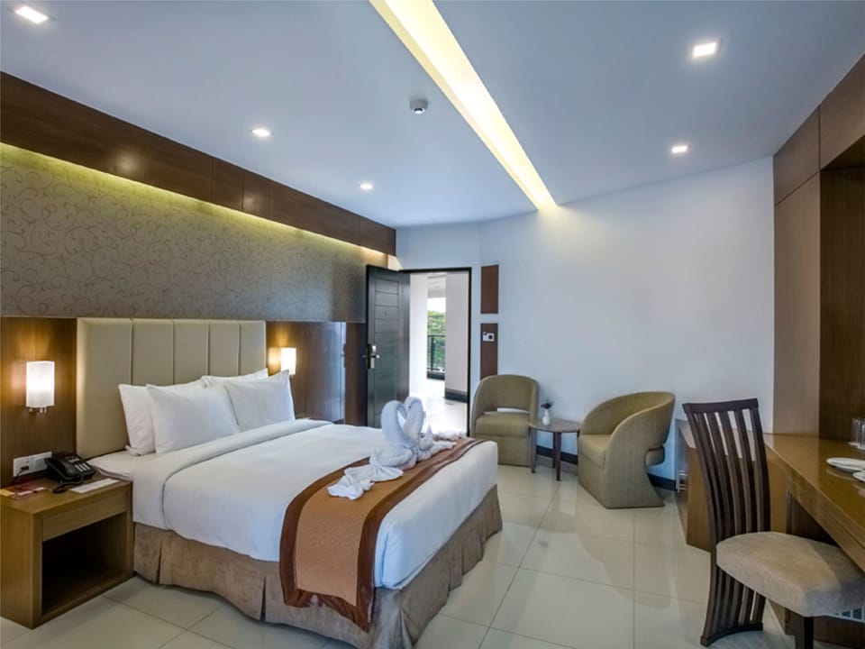 Super Deluxe Queen | Premium bedding, minibar, in-room safe, desk