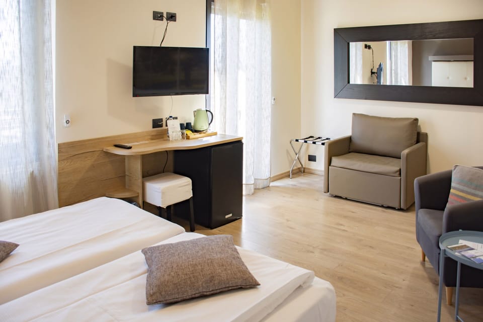 Comfort Double or Twin Room, 1 Bedroom, Balcony, Partial Lake View | Premium bedding, down comforters, blackout drapes, soundproofing