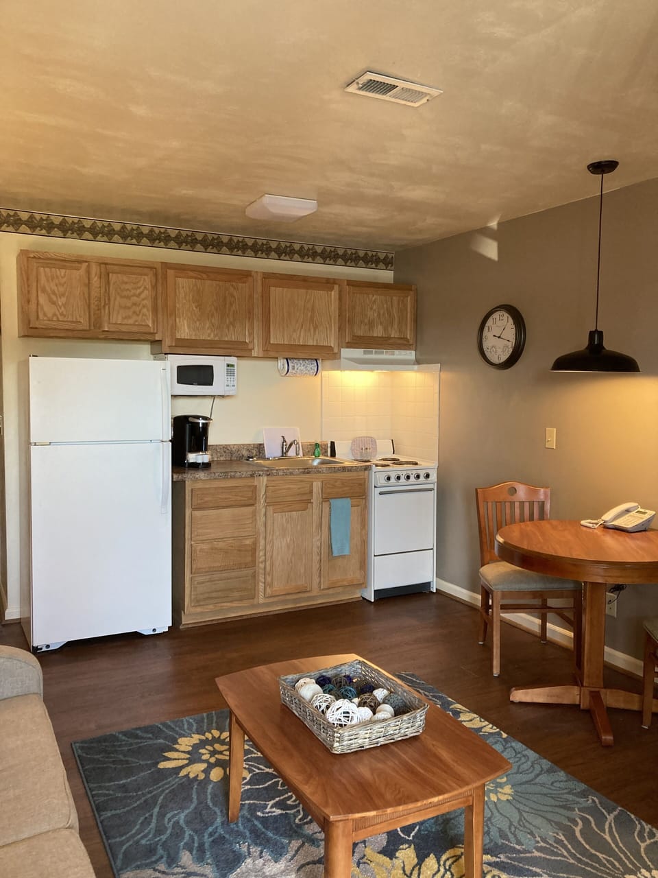 Suite, 1 Bedroom | Private kitchen | Full-size fridge, microwave, oven, stovetop