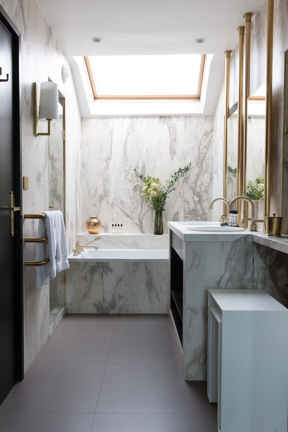 Suite, Terrace | Bathroom | Combined shower/tub, hair dryer, bathrobes, slippers