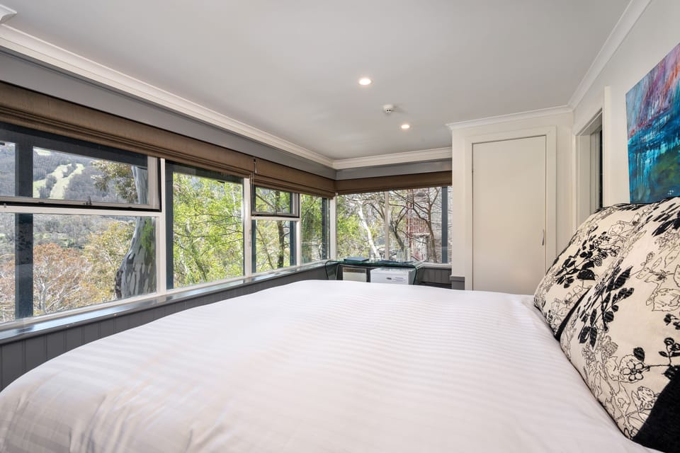 Panoramic Double Room, 1 Queen Bed, Mountain View, Mountainside | Premium bedding, blackout drapes, free WiFi, bed sheets