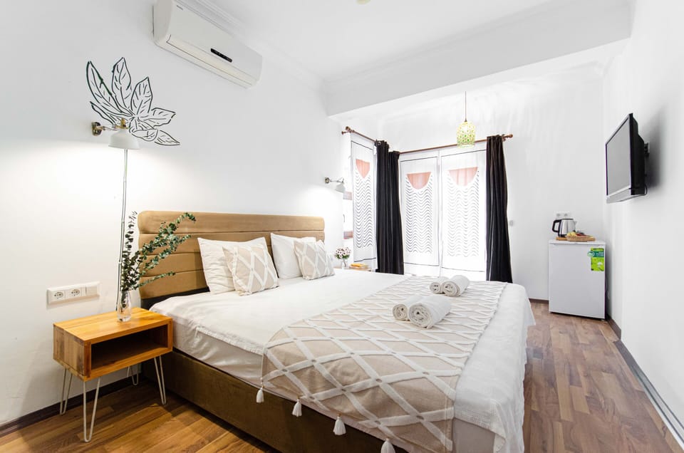 Deluxe Double or Twin Room, Garden View | Premium bedding, minibar, soundproofing, free WiFi