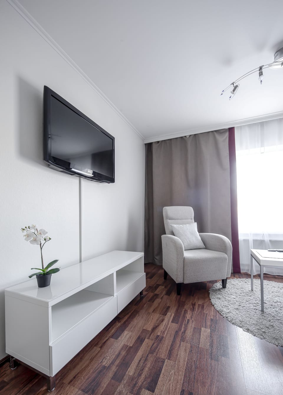 Junior Studio Suite | Blackout drapes, iron/ironing board (on request), WiFi (free)