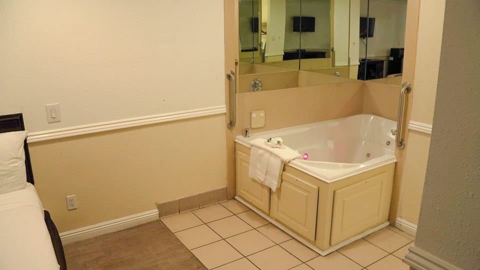 Room, 1 King Bed, Jetted Tub | Iron/ironing board, rollaway beds, free WiFi, bed sheets