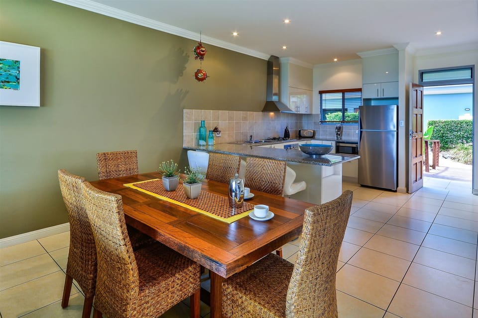 2 Bedroom Apartment 5  | In-room dining
