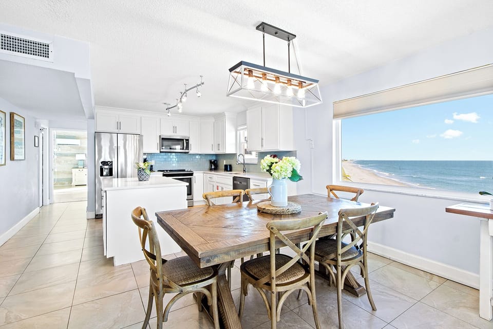Deluxe Penthouse Apartment with Rooftop Hot Tub - Oceanfront - Unit 442 | Living area | 50-inch flat-screen TV with cable channels, TV