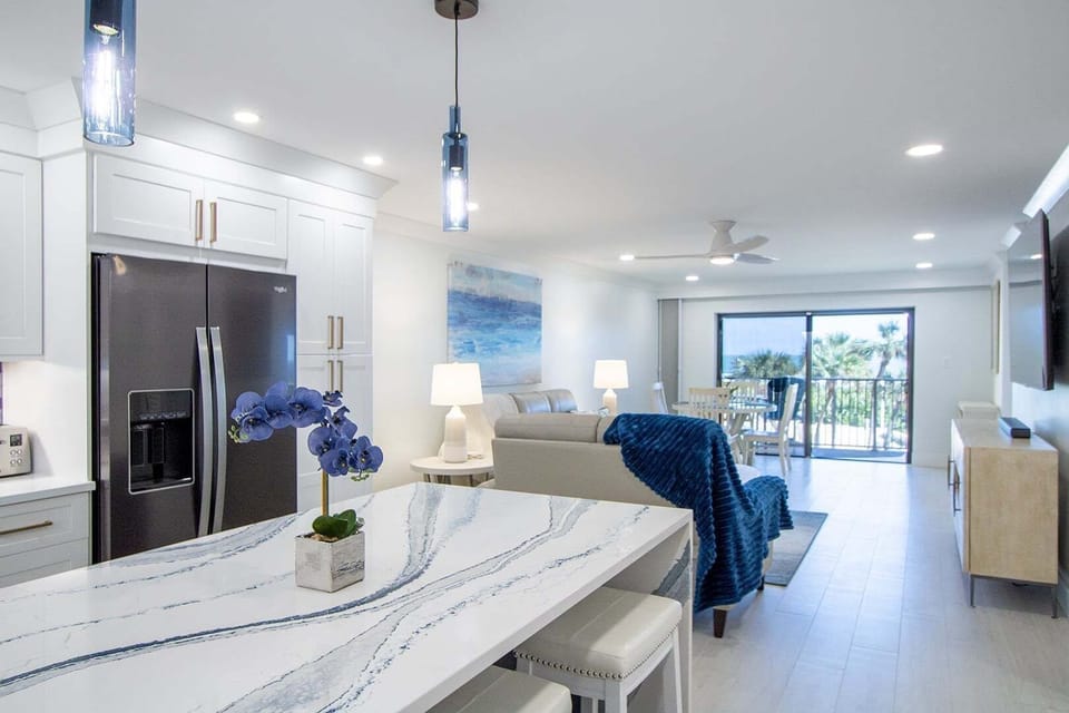 Two-Bedroom Apartment - Pool & Ocean View - Unit #309 | Living area | Flat-screen TV