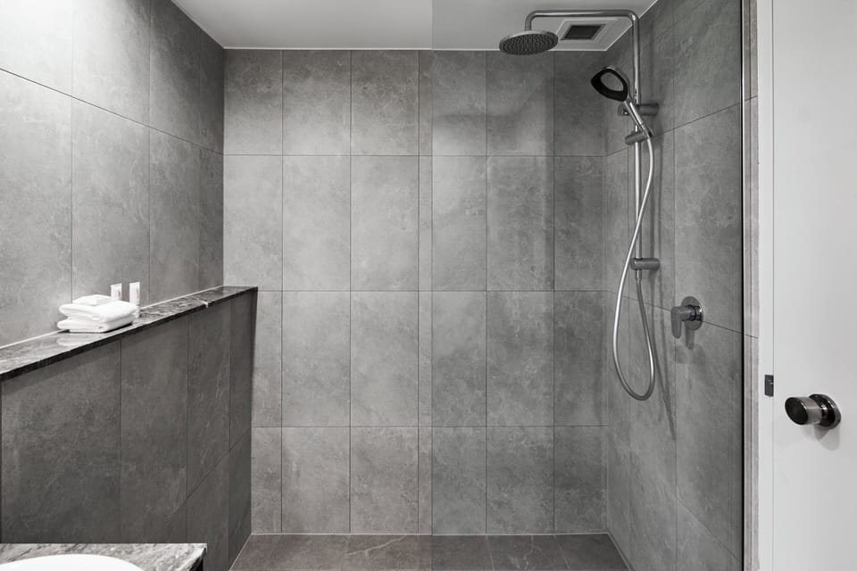 Shower, rainfall showerhead, free toiletries, hair dryer