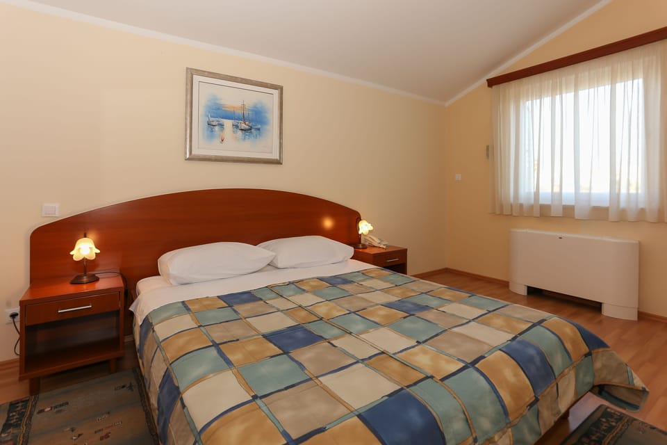 Double Room | Minibar, in-room safe, desk, soundproofing