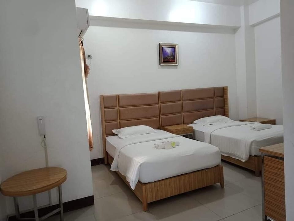Twin Deluxe Room | Desk, WiFi (free), bed sheets