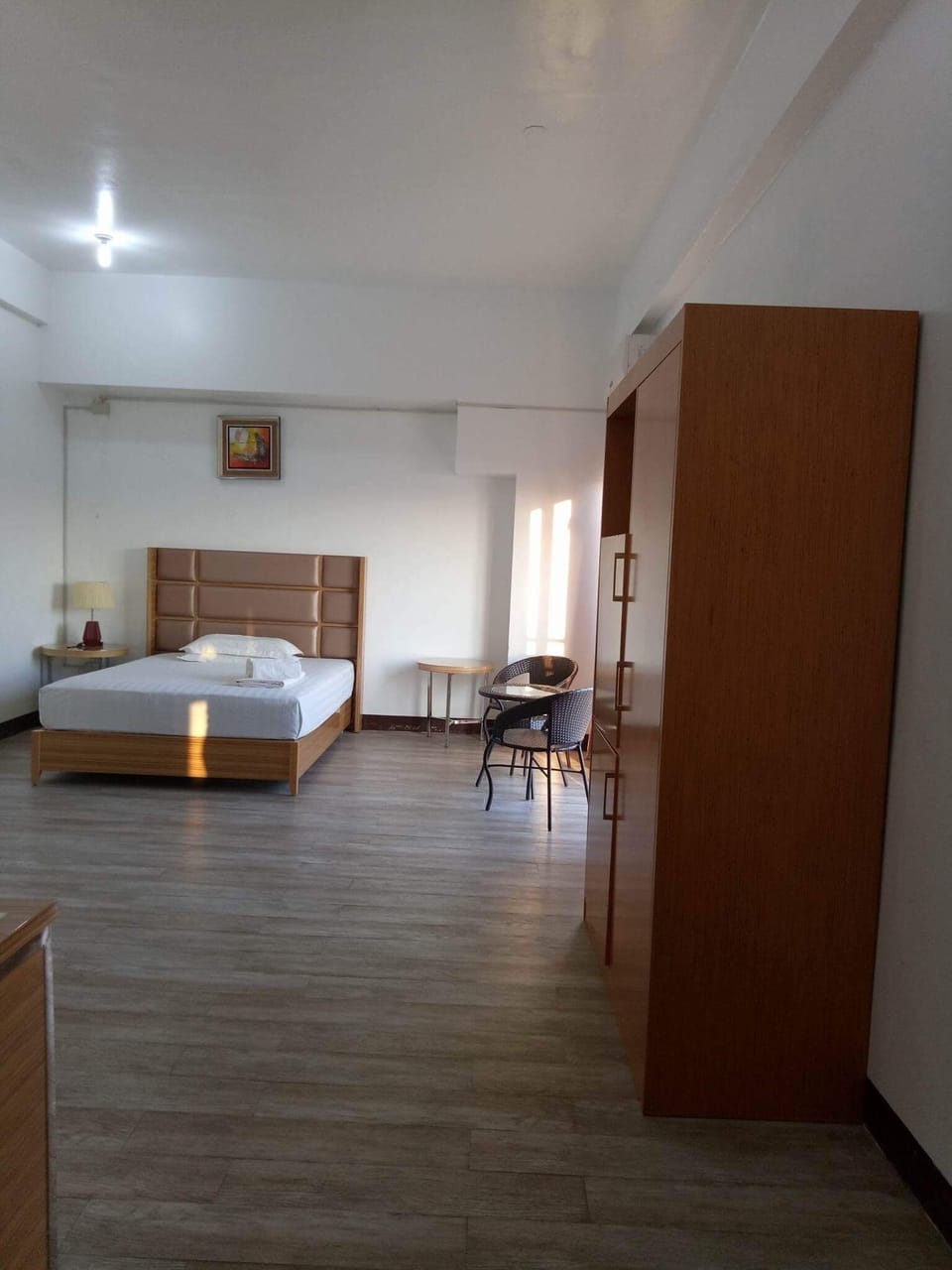 Presidential Room | Desk, WiFi (free), bed sheets