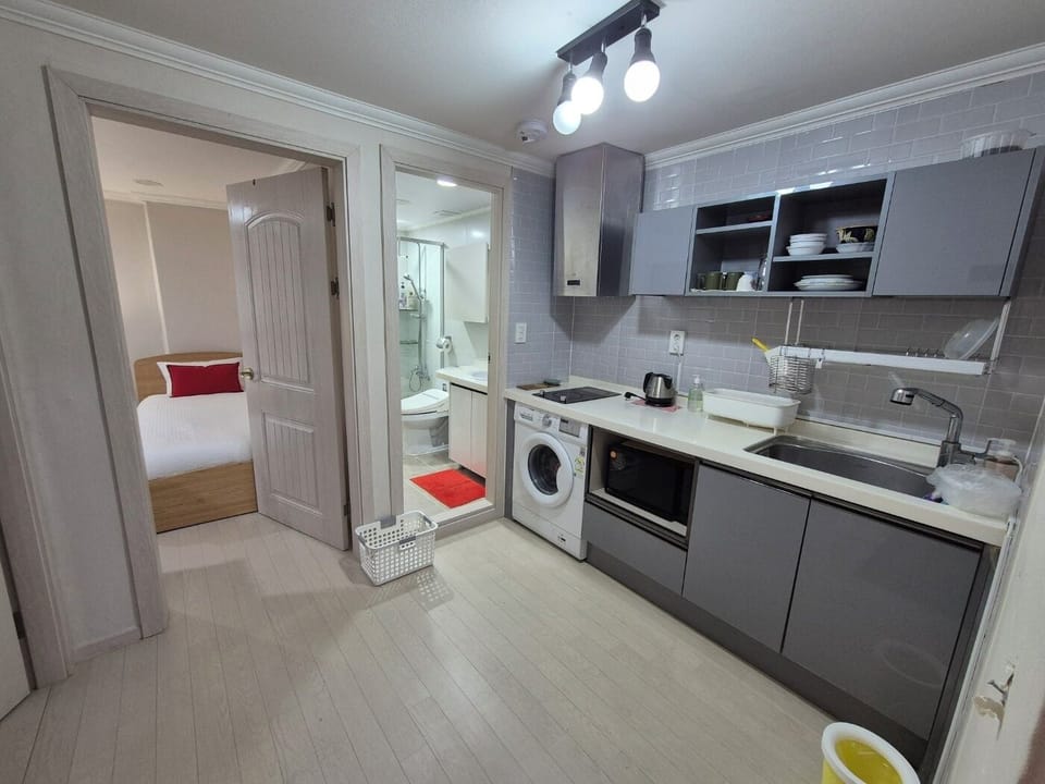 Full-size fridge, microwave, stovetop, coffee/tea maker