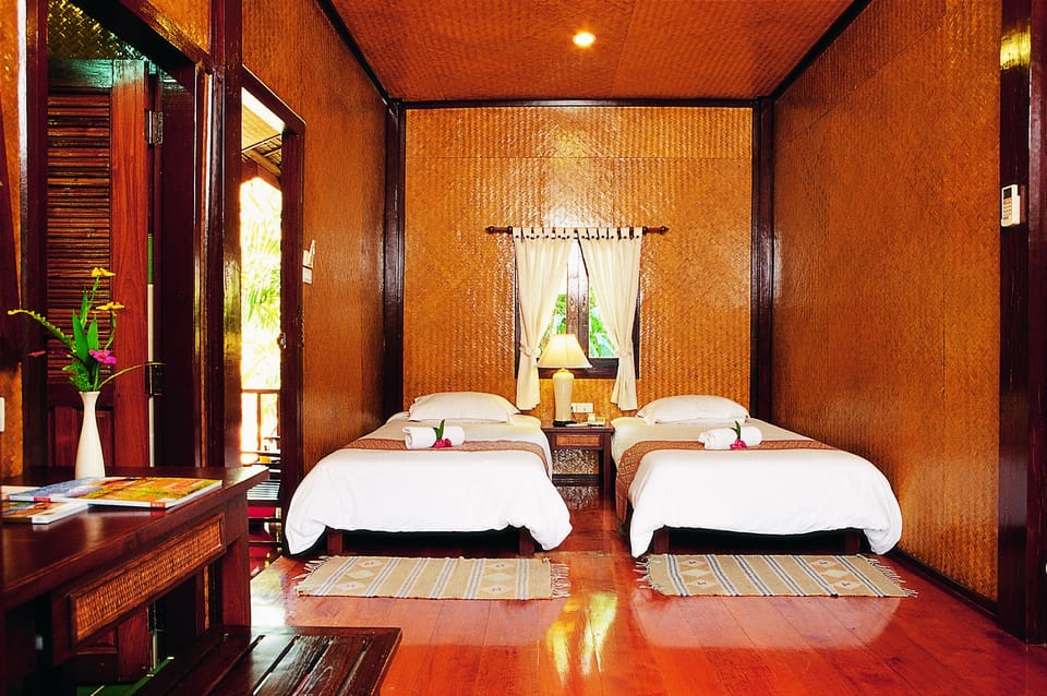 Deluxe Room | Desk, free WiFi