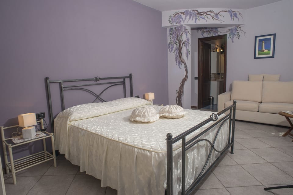 Glicine | Premium bedding, blackout drapes, WiFi (free), bed sheets