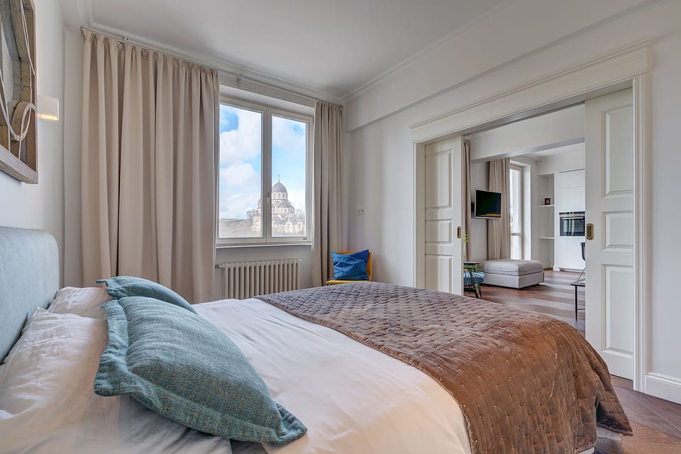 Luxury Apartment, 2 Bedrooms, River View | Premium bedding, desk, soundproofing, iron/ironing board