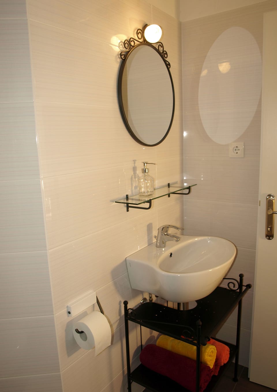 Bathroom sink