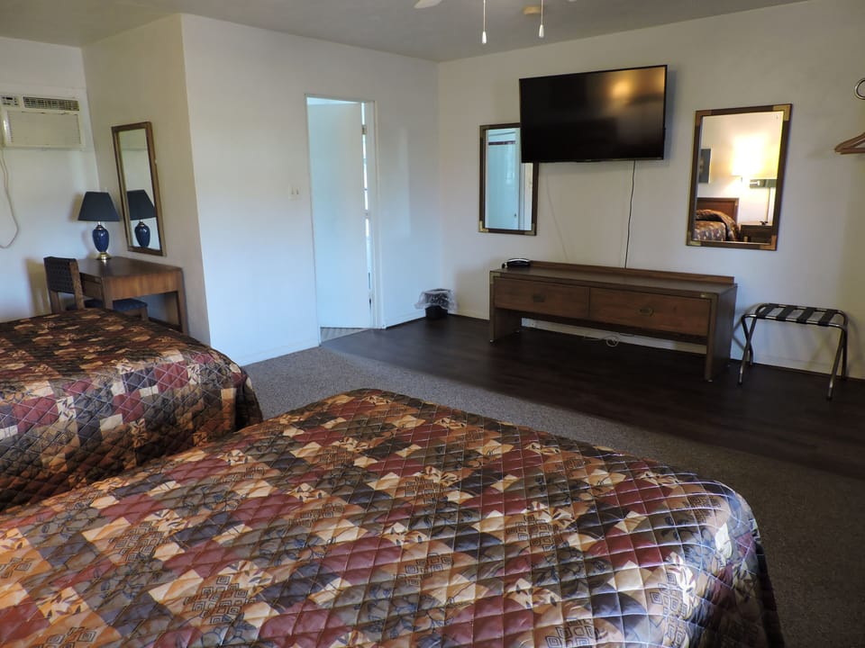 Standard Room, 2 Double Beds | Free WiFi, bed sheets