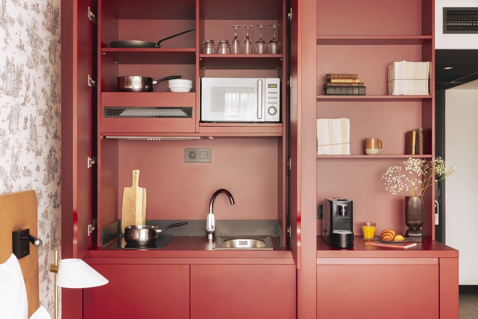 Executive Studio | Private kitchen | Electric kettle, highchair, cookware/dishes/utensils