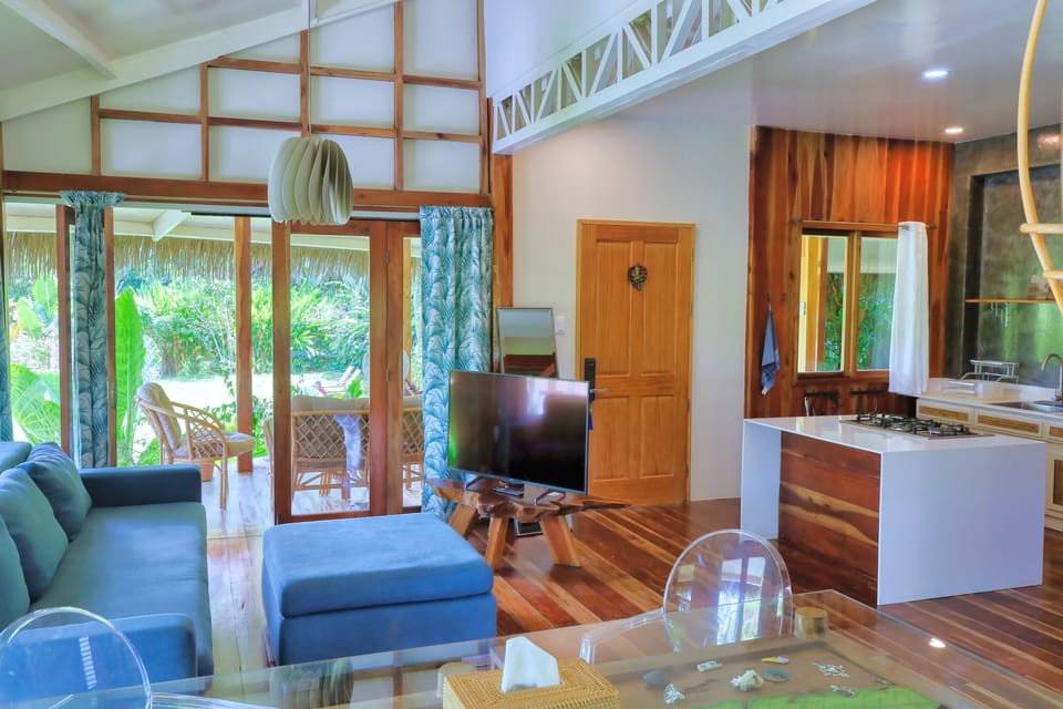 Family House | Living area | Smart TV, Netflix, books, streaming services