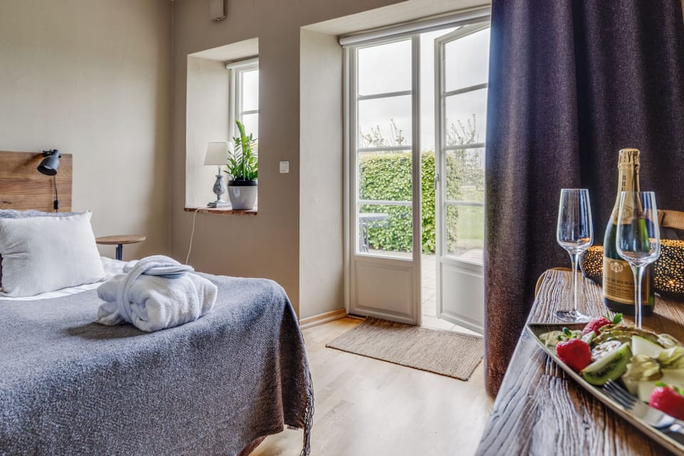 Comfort Double Room | Individually decorated, individually furnished, soundproofing