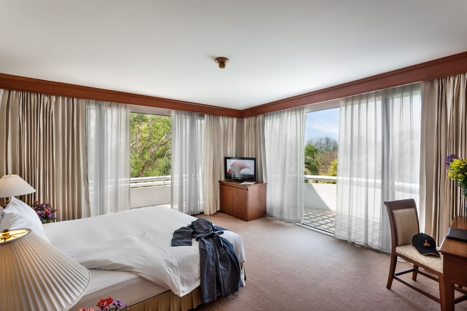 Suite | In-room safe, desk, blackout drapes, rollaway beds