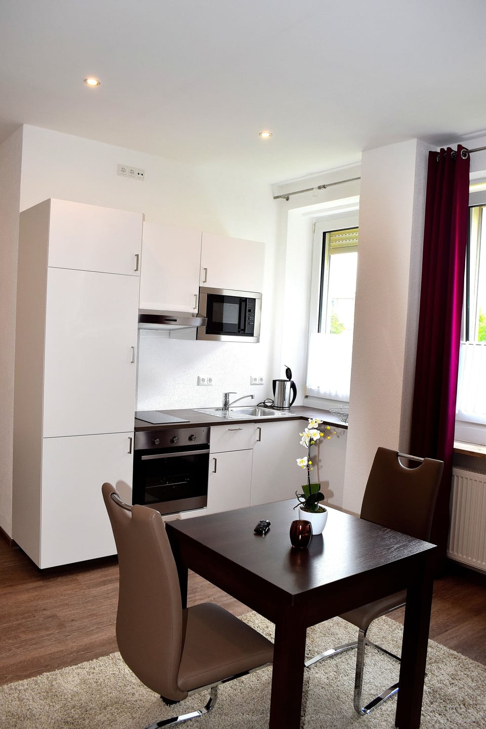 Comfort Studio | In-room dining