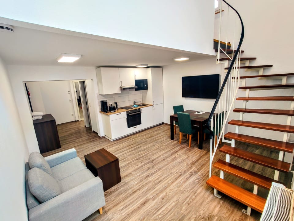Classic Triple Room | Living area | Flat-screen TV