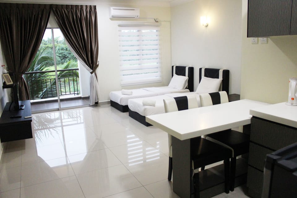Family Suite, 1 Bedroom | Blackout drapes, iron/ironing board, WiFi (free)