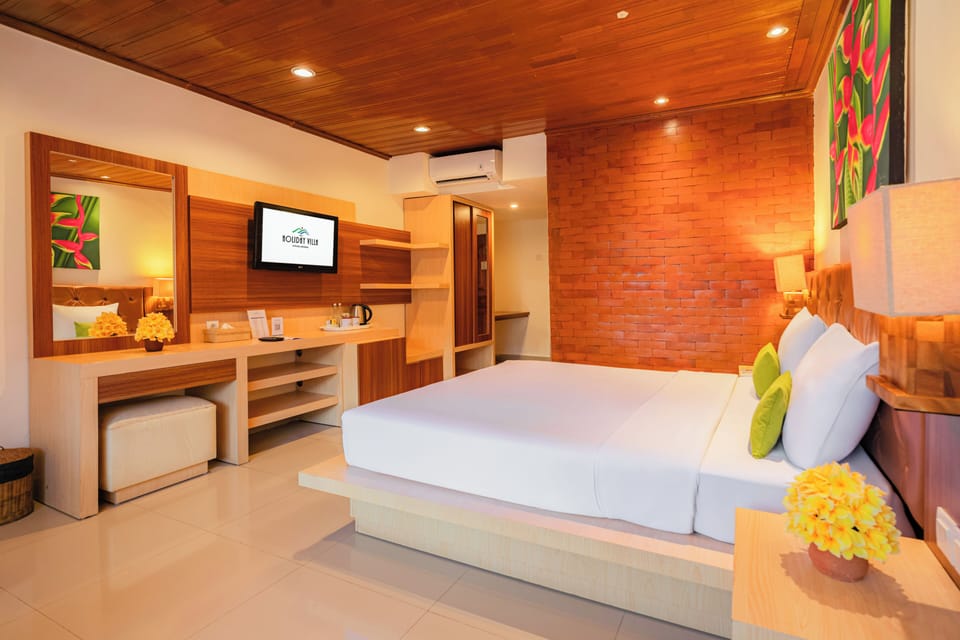 Deluxe Room, Pool View | Premium bedding, minibar, in-room safe, individually decorated