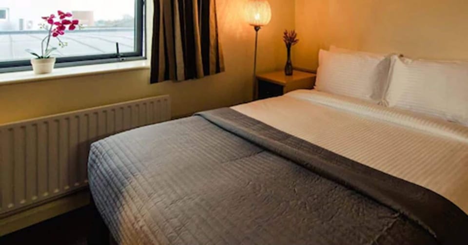 Desk, laptop workspace, free WiFi, bed sheets