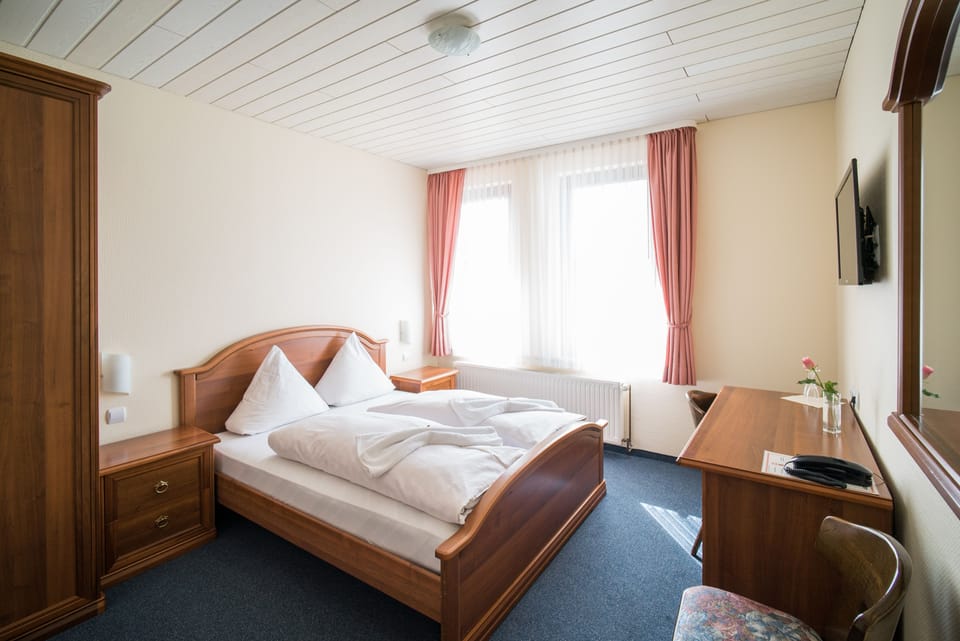 Double Room | In-room safe, desk, free WiFi, bed sheets