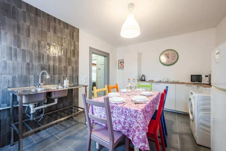 Apartment, 3 Bedrooms | Private kitchen | Fridge, microwave, stovetop, coffee/tea maker