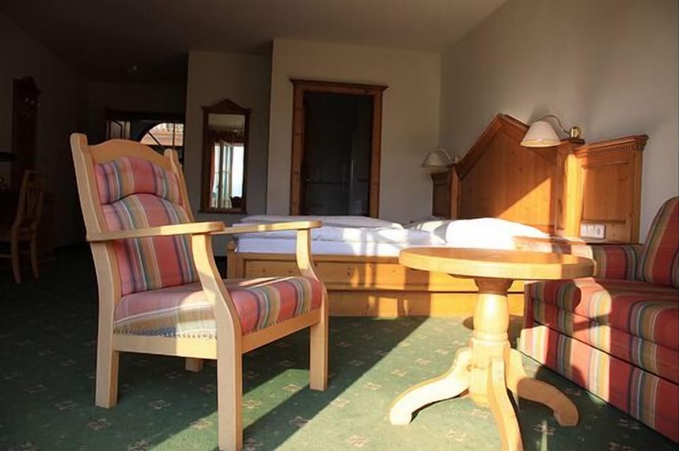 Cribs (surcharge), rollaway beds (surcharge), WiFi (free), bed sheets