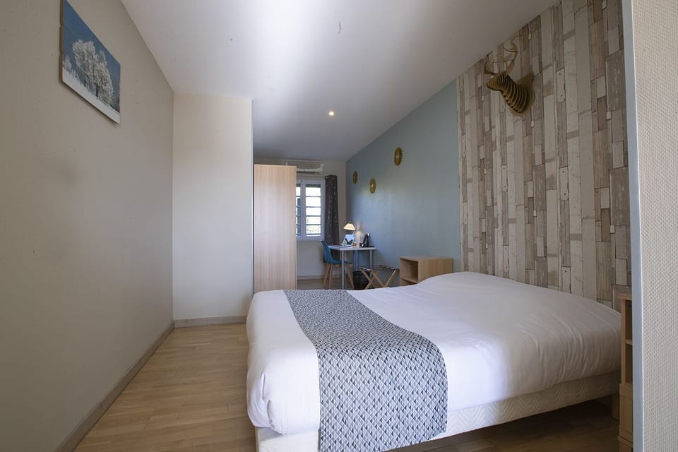 Standard Double Room | Desk, soundproofing, iron/ironing board, free cribs/infant beds