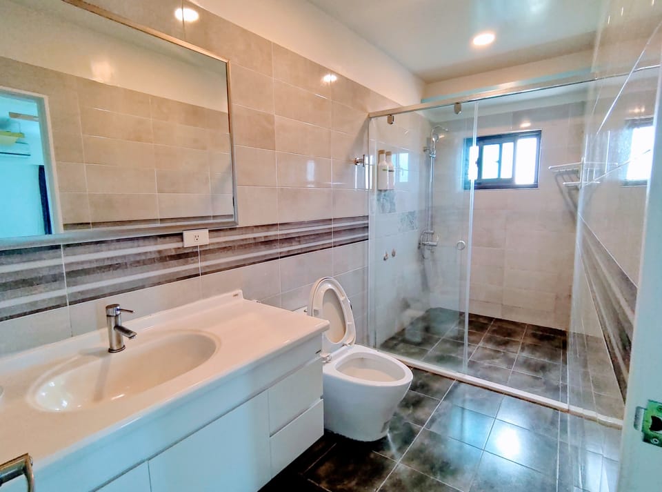Superior Quadruple Room, Ocean View | Bathroom | Shower, free toiletries, hair dryer, slippers