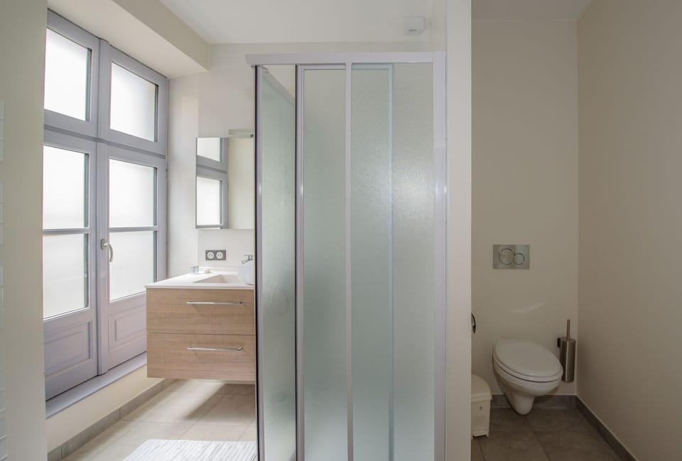 Double Room, Kitchen | Bathroom | Shower, free toiletries, hair dryer, towels