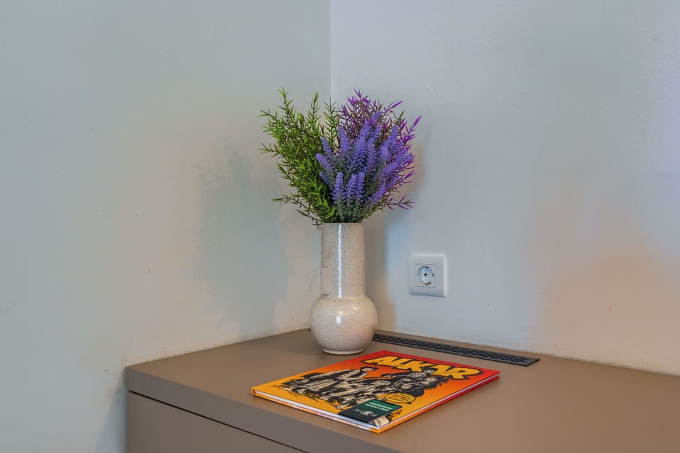Junior Suite | Living area | 43-inch flat-screen TV with satellite channels