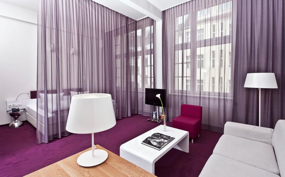 Hypo-allergenic bedding, in-room safe, desk, blackout drapes