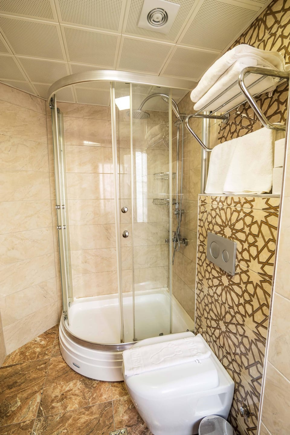 Combined shower/tub, free toiletries, hair dryer, slippers