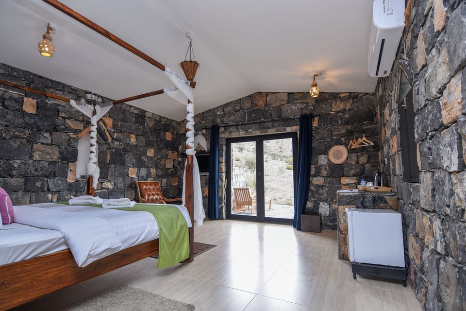Signature Suite, 1 King Bed, Non Smoking, Valley View | Cribs (free), rollaway beds (surcharge)
